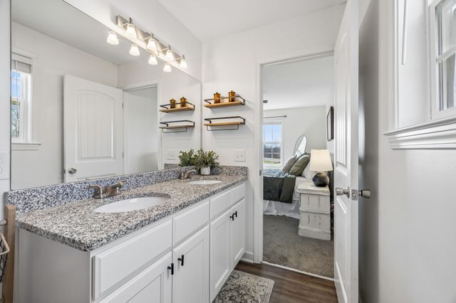 608 Skyview Dr, Ashland City, TN 37015