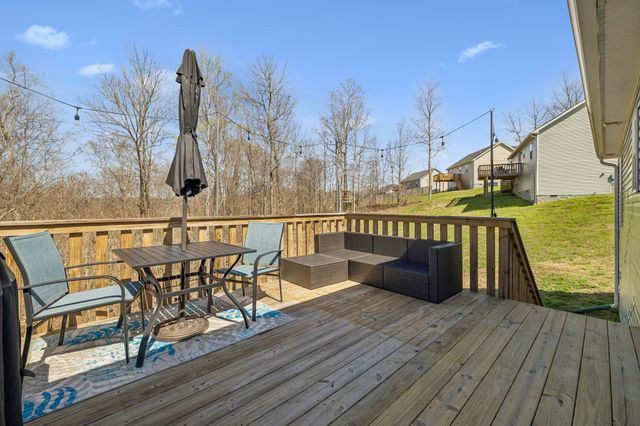 608 Skyview Dr, Ashland City, TN 37015