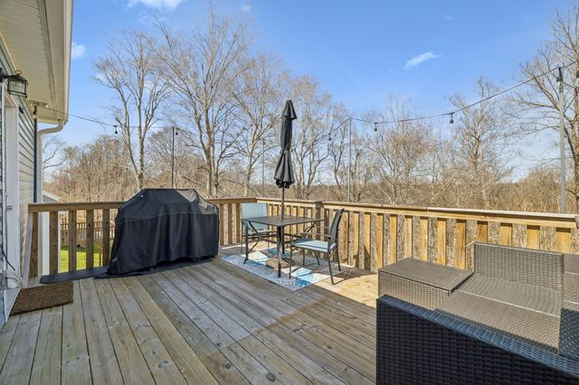 608 Skyview Dr, Ashland City, TN 37015