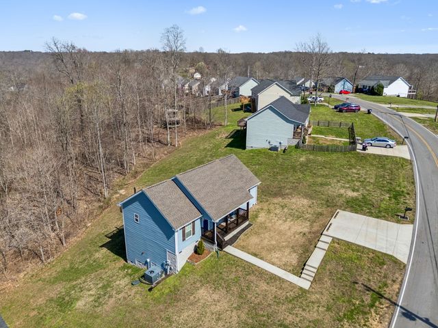 608 Skyview Dr, Ashland City, TN 37015