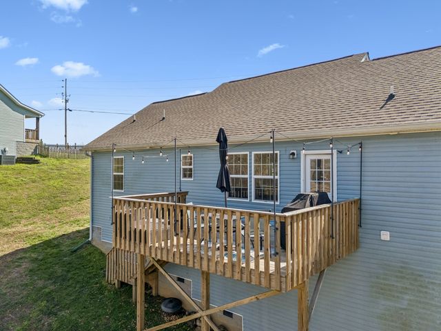 608 Skyview Dr, Ashland City, TN 37015