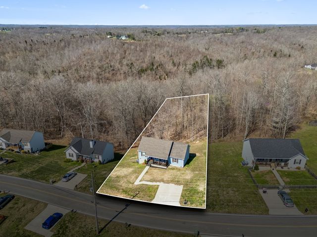 608 Skyview Dr, Ashland City, TN 37015