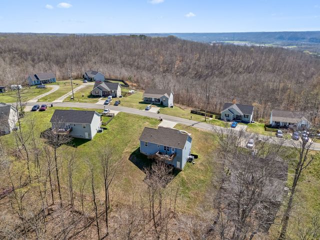 608 Skyview Dr, Ashland City, TN 37015