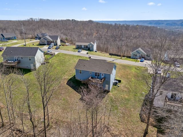 608 Skyview Dr, Ashland City, TN 37015