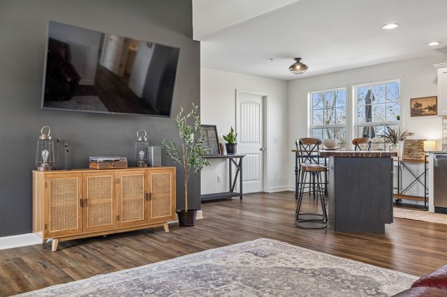 608 Skyview Dr, Ashland City, TN 37015