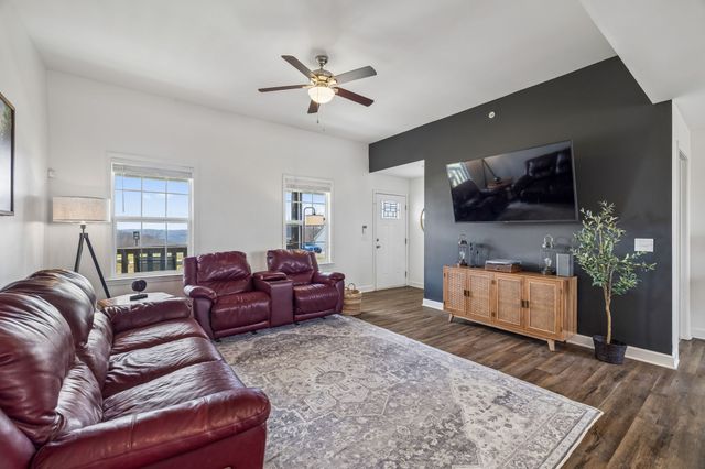 608 Skyview Dr, Ashland City, TN 37015