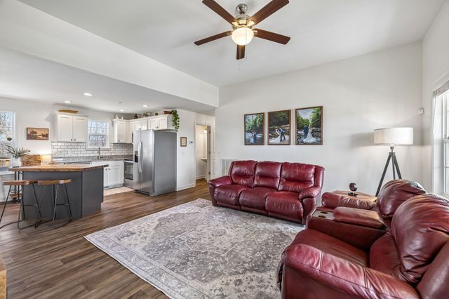 608 Skyview Dr, Ashland City, TN 37015