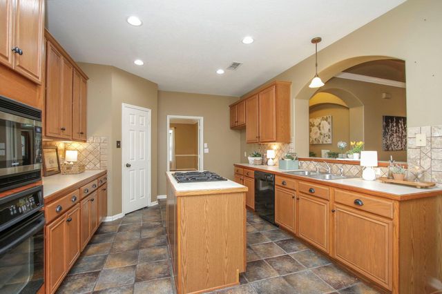 9203 Memorial Pines Way, Spring, TX 77379