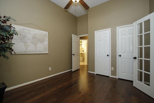 9203 Memorial Pines Way, Spring, TX 77379