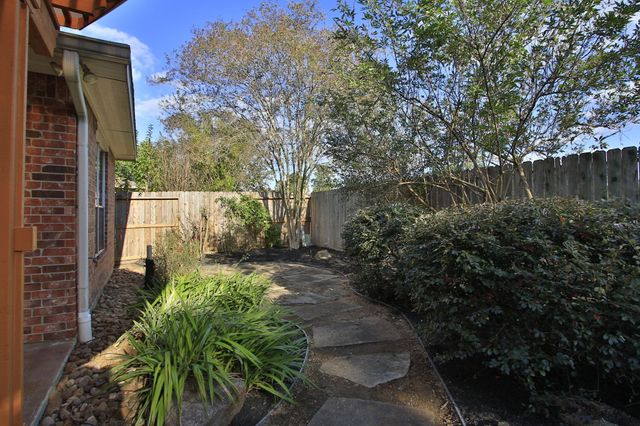 9203 Memorial Pines Way, Spring, TX 77379