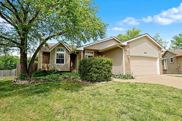 2929 N Parkwood Ct, Wichita, KS 67220
