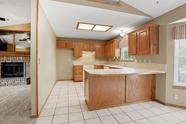 2929 N Parkwood Ct, Wichita, KS 67220