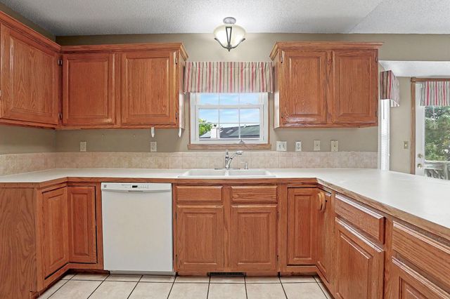 2929 N Parkwood Ct, Wichita, KS 67220