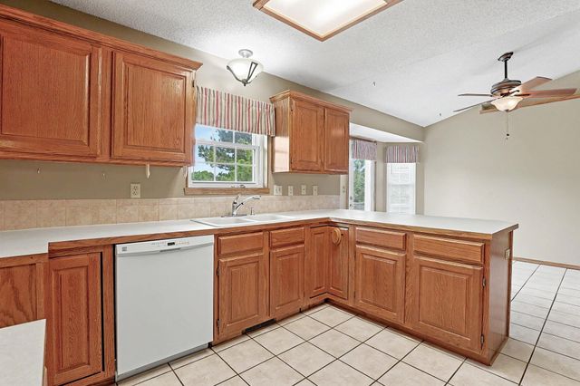 2929 N Parkwood Ct, Wichita, KS 67220