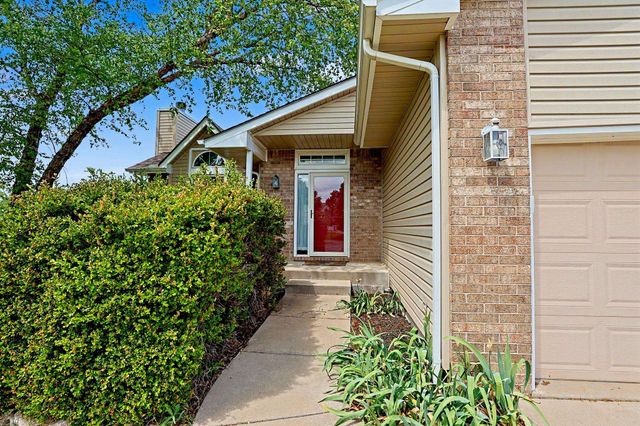 2929 N Parkwood Ct, Wichita, KS 67220