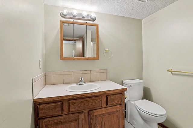 2929 N Parkwood Ct, Wichita, KS 67220