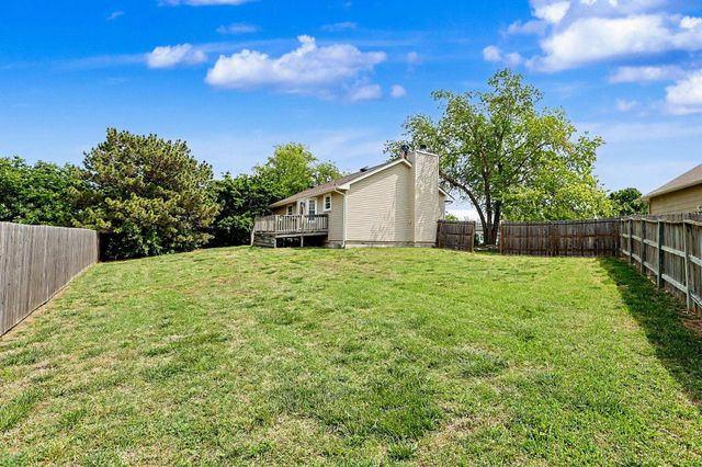 2929 N Parkwood Ct, Wichita, KS 67220