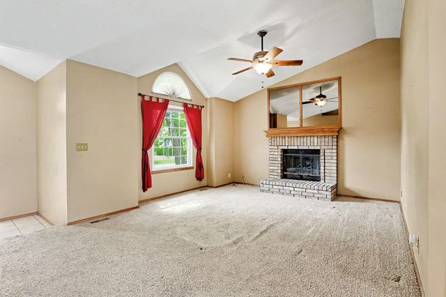 2929 N Parkwood Ct, Wichita, KS 67220