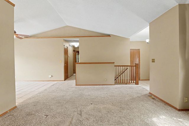2929 N Parkwood Ct, Wichita, KS 67220