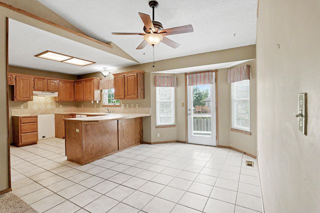2929 N Parkwood Ct, Wichita, KS 67220