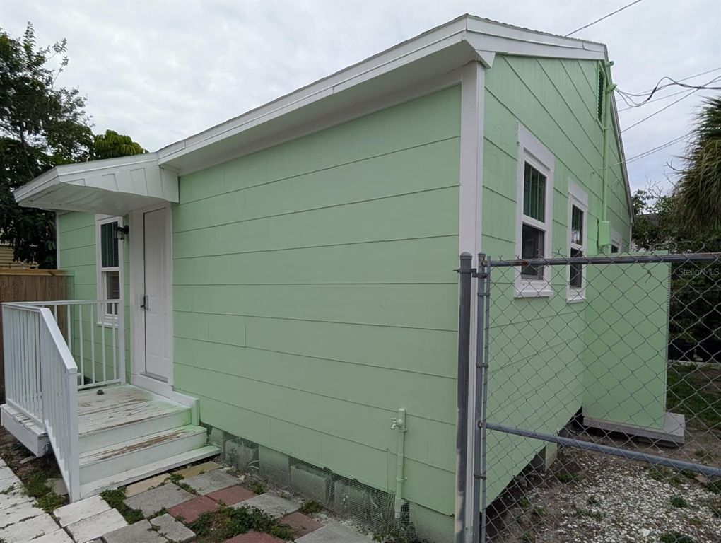 1834 28TH AVENUE N, St Petersburg, FL 33713