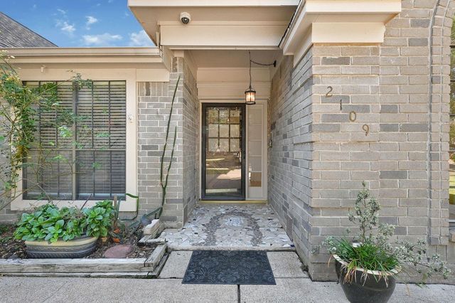 2109 Galleon Drive, League City, TX 77573