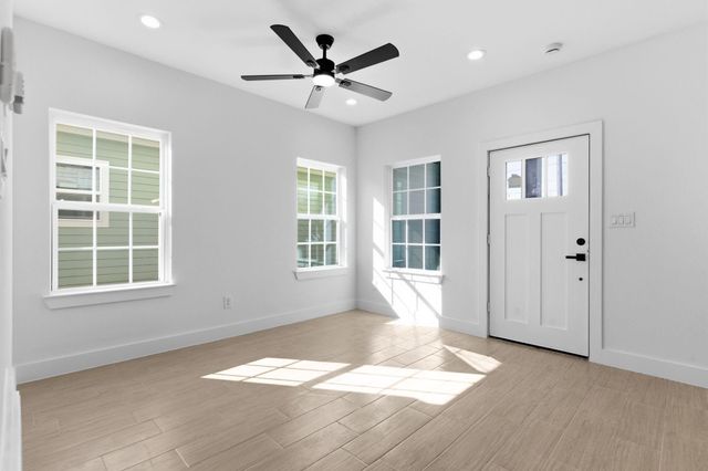 430 Rhode Island St, Houston, TX 77029
