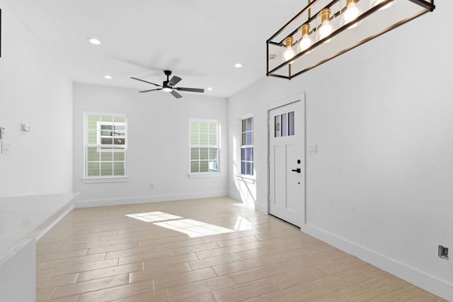 430 Rhode Island St, Houston, TX 77029