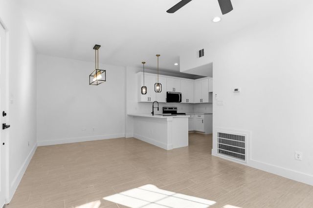 430 Rhode Island St, Houston, TX 77029