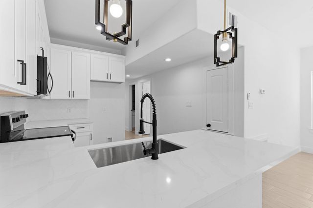 430 Rhode Island St, Houston, TX 77029