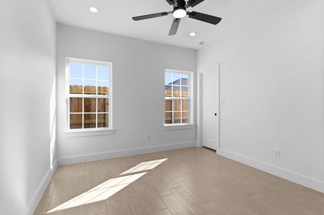430 Rhode Island St, Houston, TX 77029