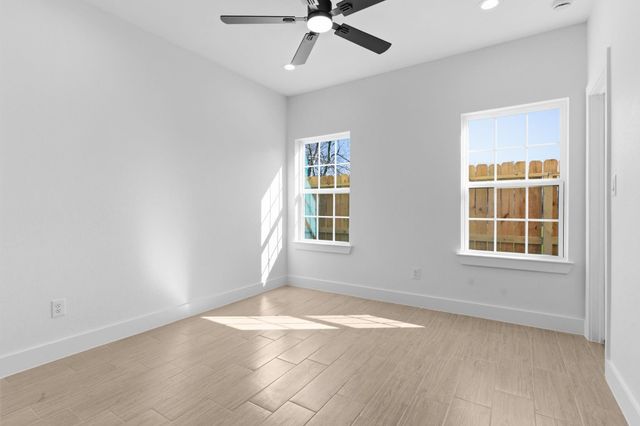 430 Rhode Island St, Houston, TX 77029