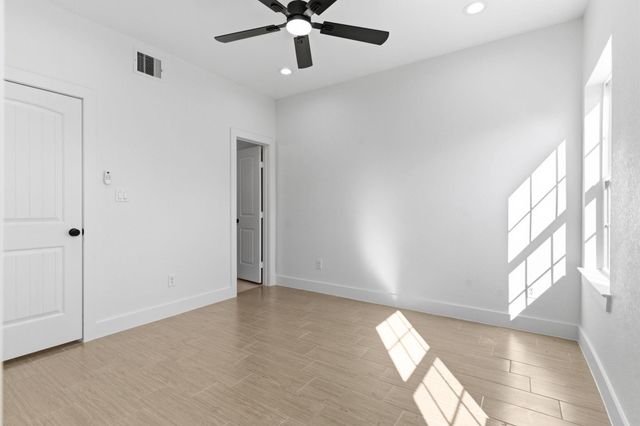 430 Rhode Island St, Houston, TX 77029