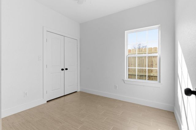 430 Rhode Island St, Houston, TX 77029