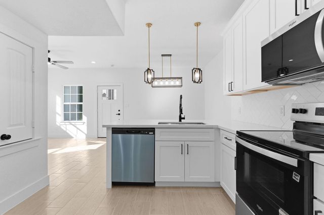 430 Rhode Island St, Houston, TX 77029