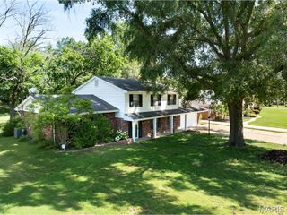 12015 Charwick Drive, St Louis, MO 63128