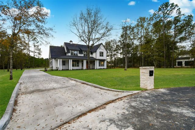 8732 Nathan Drive, Waller, TX 77484