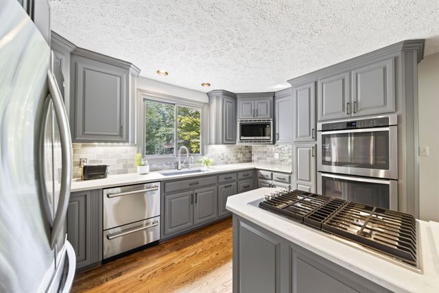 208 Hidden Lake Rd, Hendersonville, TN 37075