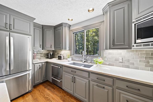 208 Hidden Lake Rd, Hendersonville, TN 37075