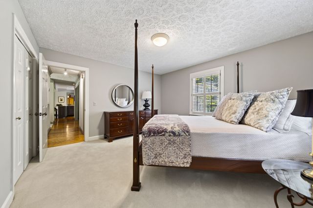 208 Hidden Lake Rd, Hendersonville, TN 37075