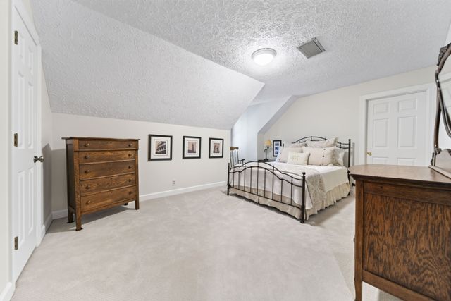 208 Hidden Lake Rd, Hendersonville, TN 37075