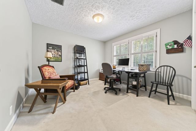 208 Hidden Lake Rd, Hendersonville, TN 37075