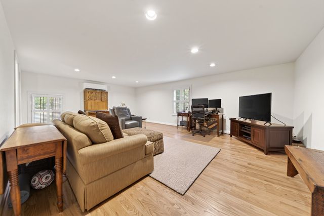 208 Hidden Lake Rd, Hendersonville, TN 37075