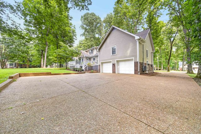 208 Hidden Lake Rd, Hendersonville, TN 37075