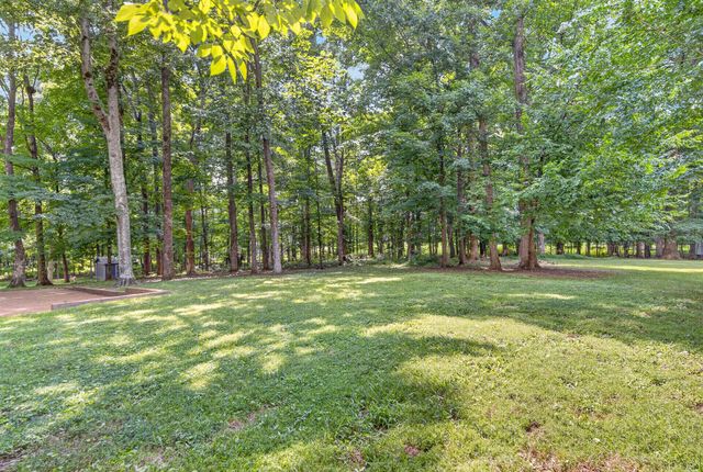 208 Hidden Lake Rd, Hendersonville, TN 37075