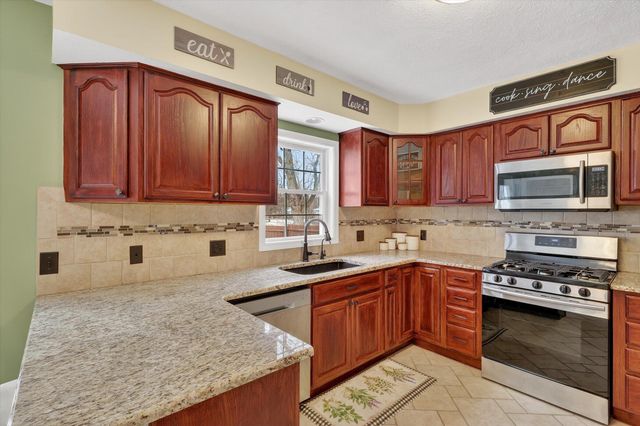 818 Parchmount Avenue, Parchment City, MI 49004