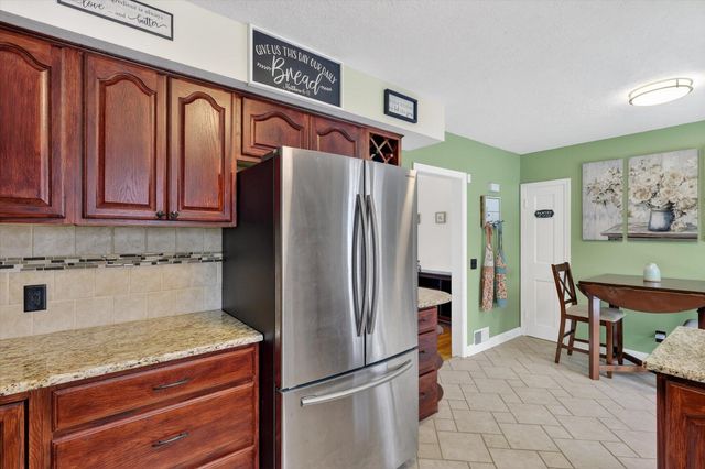 818 Parchmount Avenue, Parchment City, MI 49004