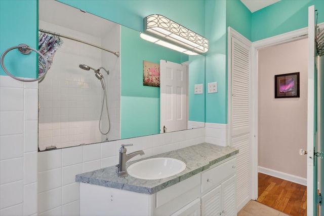 818 Parchmount Avenue, Parchment City, MI 49004