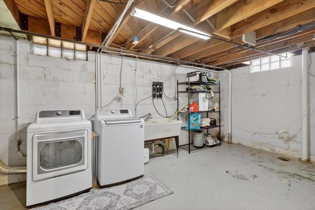 818 Parchmount Avenue, Parchment City, MI 49004