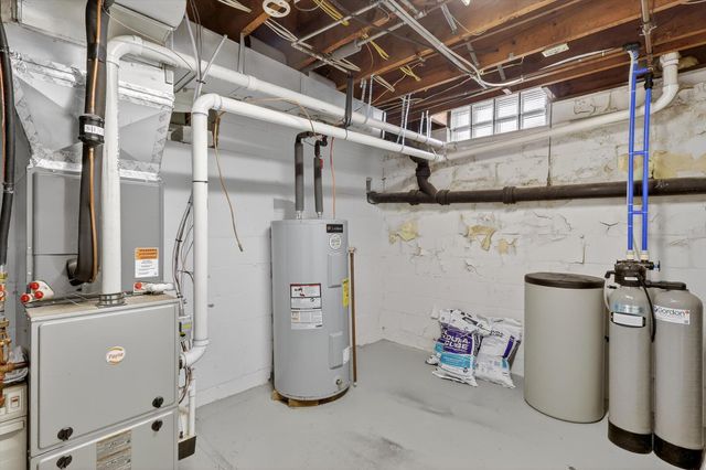 818 Parchmount Avenue, Parchment City, MI 49004